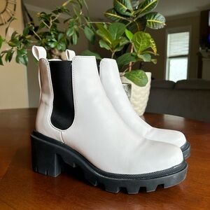 Size 6.5W Steve Madden Chelsea Boots